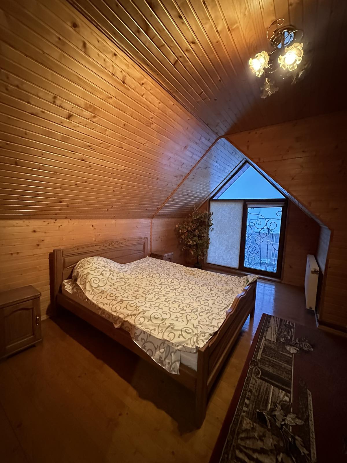 Фото 3 — Продаж - Готелі - - Ціна $295,000 - 1976