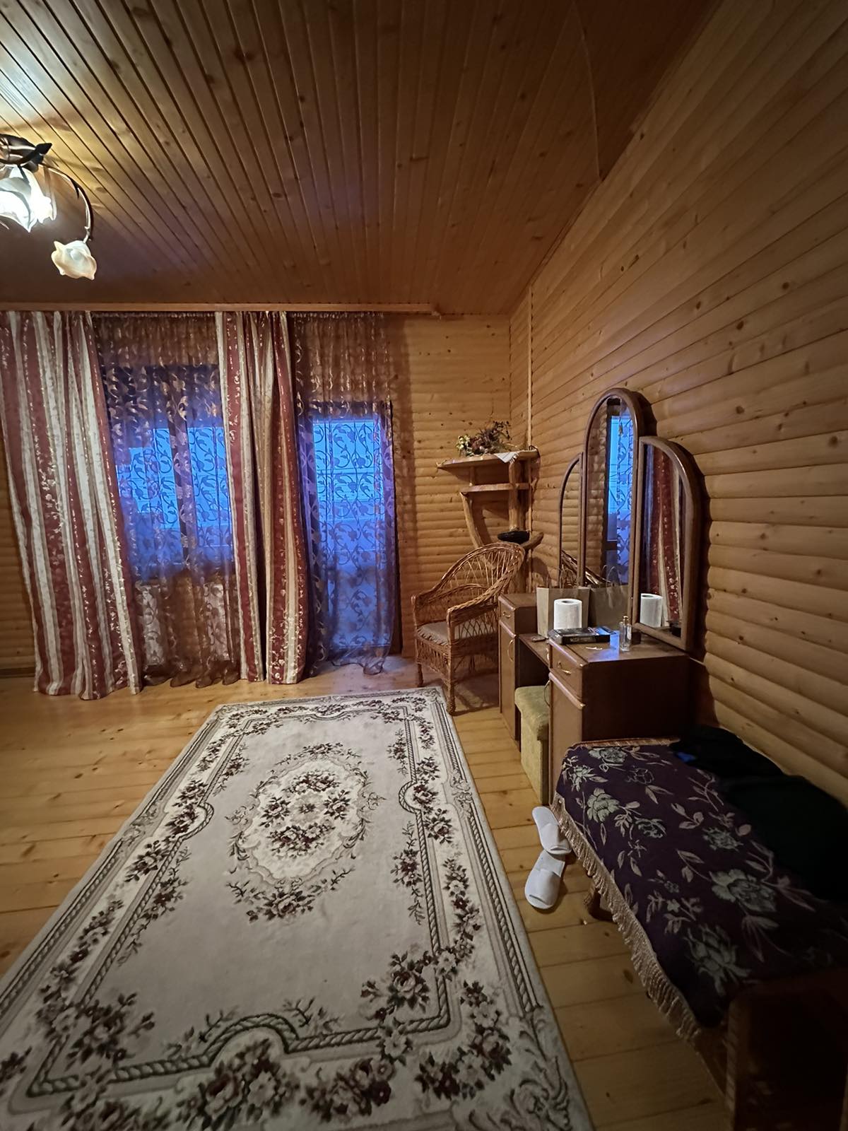 Фото 9 — Продаж - Готелі - - Ціна $295,000 - 1976