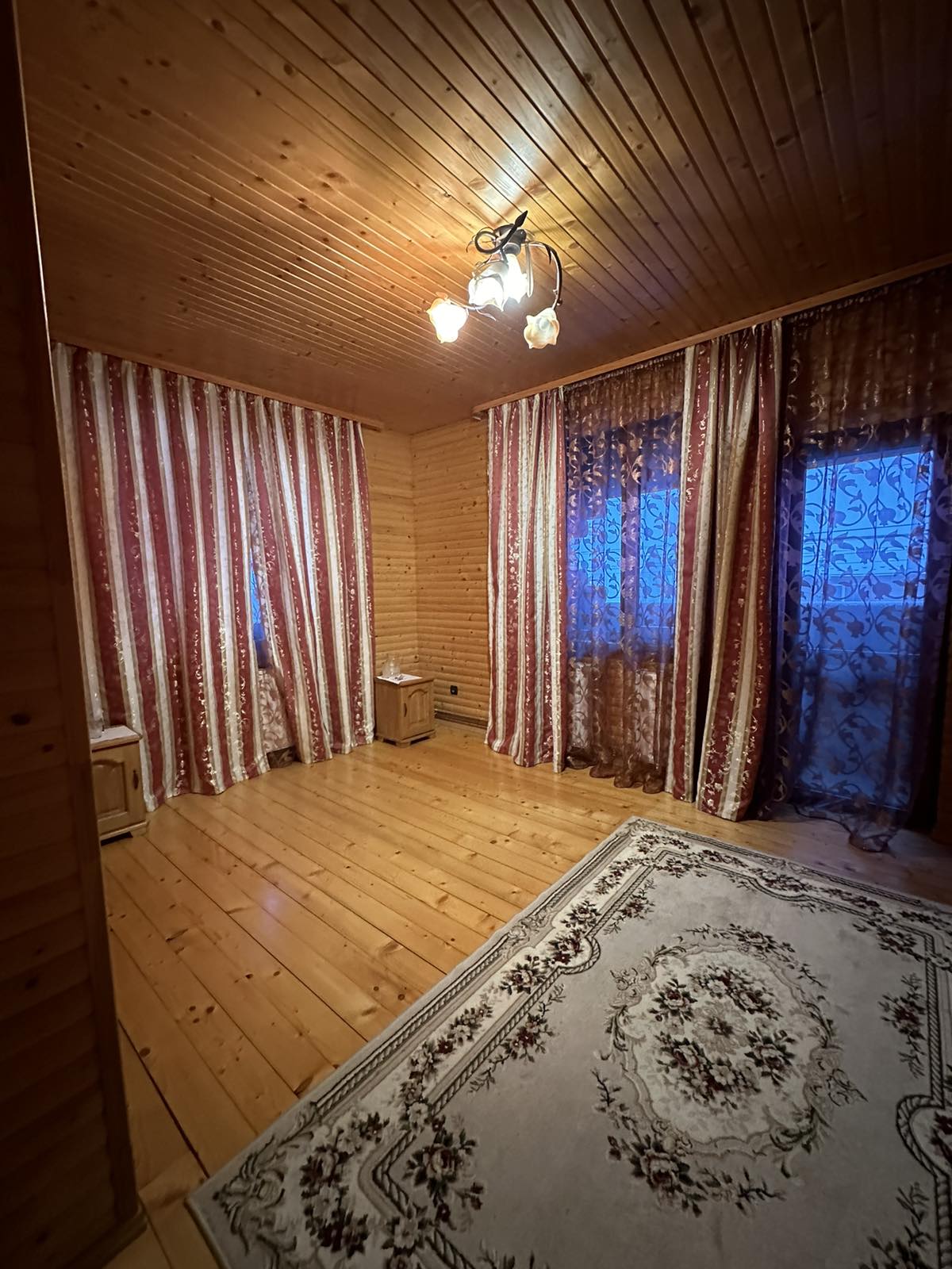 Фото 10 — Продаж - Готелі - - Ціна $295,000 - 1976