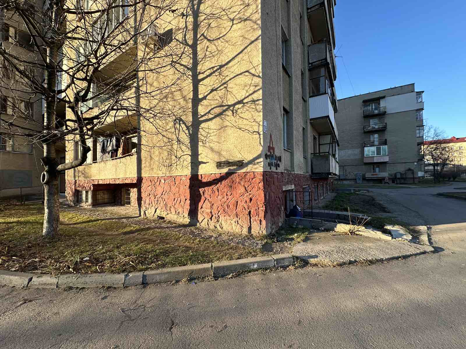 Фото 3 — Продаж - Приміщення вільного призначення - - Ціна $36,000 - 1992