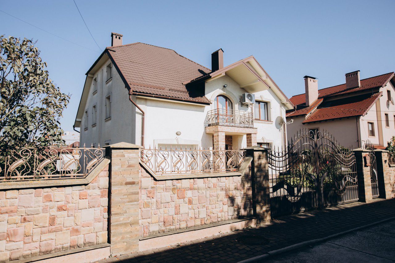 Фото 4 — Продаж - Будинок - - Ціна $425,000 - 2282