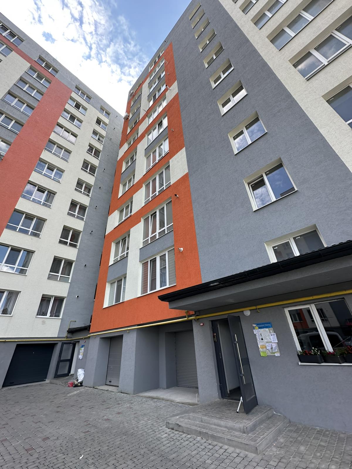 Фото 1 — Продаж - Квартира - 3 Кімнати - Ціна $88,500 - 2434