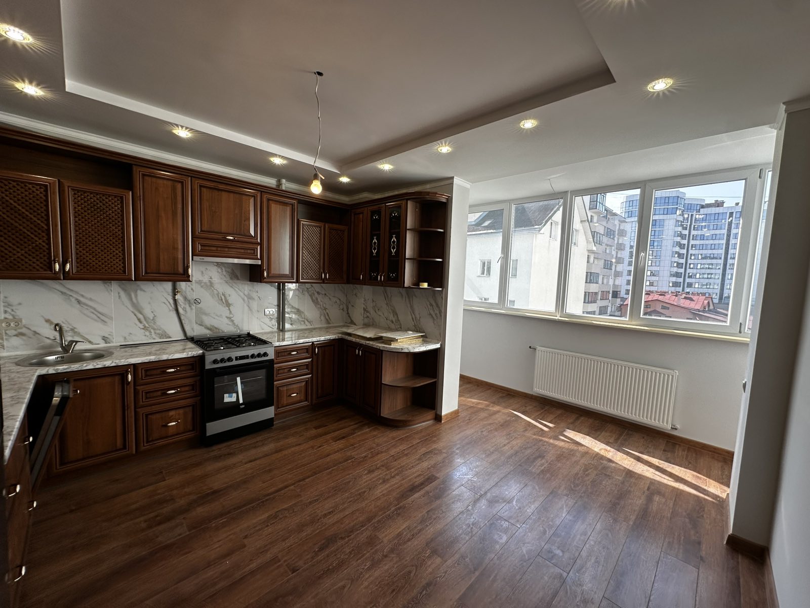 Фото 2 — Продаж - Квартира - 3 Кімнати - Ціна $132,500 - 2465