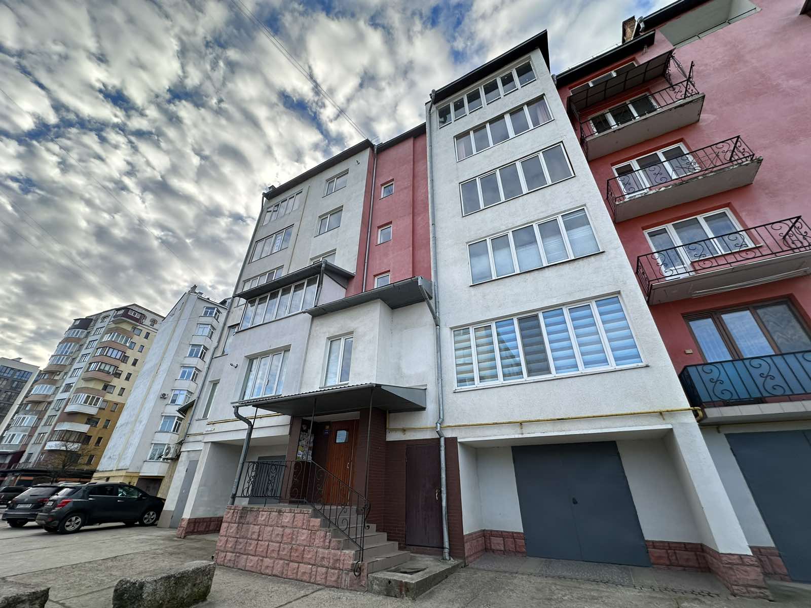Фото 1 — Продаж - Квартира - 4 Кімнати - Ціна $86,500 - 1933